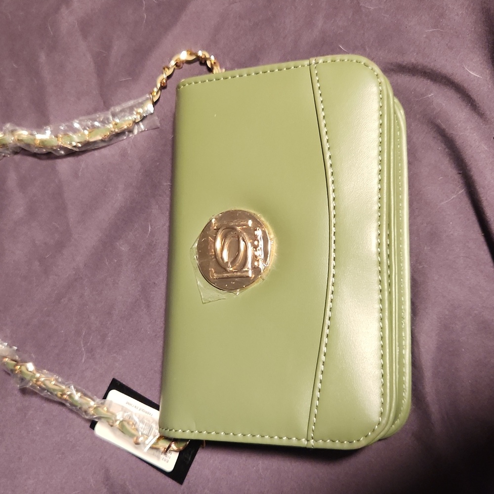 Melendez flap bebe crossbody ..olive color